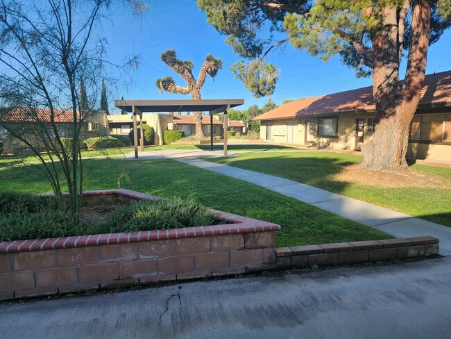 Villa Mojave Apartments in Victorville, CA - Foto de edificio - Building Photo