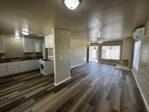 1352 N Fruit Ave in Fresno, CA - Building Photo - Building Photo