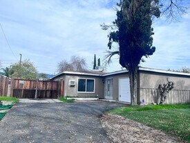 1578 Magnolia Ave W in San Bernardino, CA - Building Photo