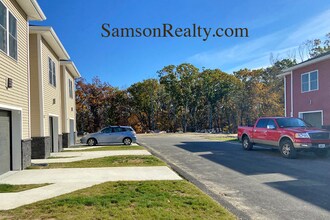 100 Linda Cir in Johnston, RI - Building Photo - Building Photo