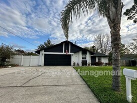 555 Glen Haven Dr in Deltona, FL - Building Photo