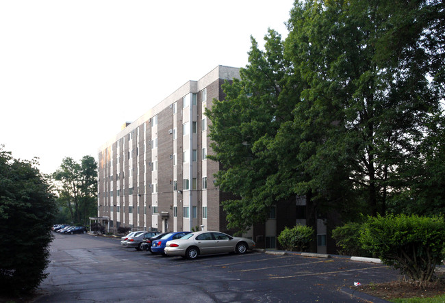 Newton Tower Apartments in Akron, OH - Building Photo - Building Photo