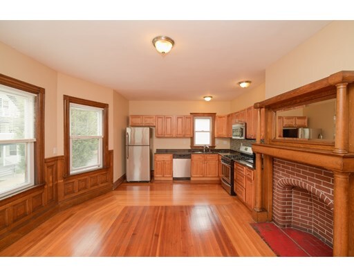 112 Hutchings St in Boston, MA - Building Photo