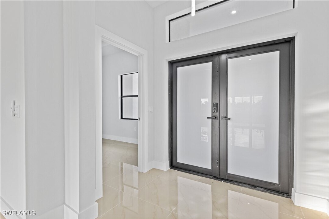 452 Mercedes Ct in Lehigh Acres, FL - Building Photo
