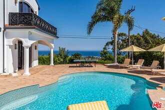 3453 Coast View Dr in Malibu, CA - Building Photo - Building Photo