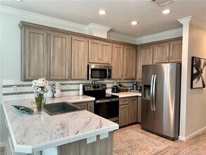 352 NE Starboard Way in Ocean Breeze, FL - Foto de edificio - Building Photo