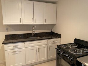 40 Vandewater Ave, Unit 2 in Floral Park, NY - Building Photo - Building Photo