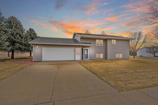 1800 S Discovery Ave in Sioux Falls, SD - Building Photo