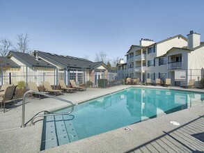 Mallard Pointe at Riverbend in Auburn, WA - Foto de edificio - Building Photo