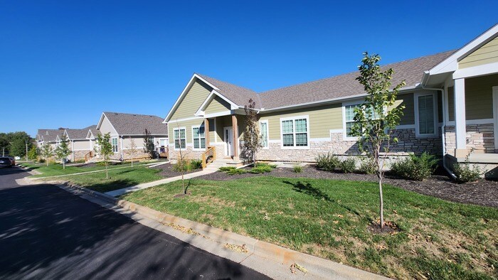 15825 Foster in Overland Park, KS - Foto de edificio