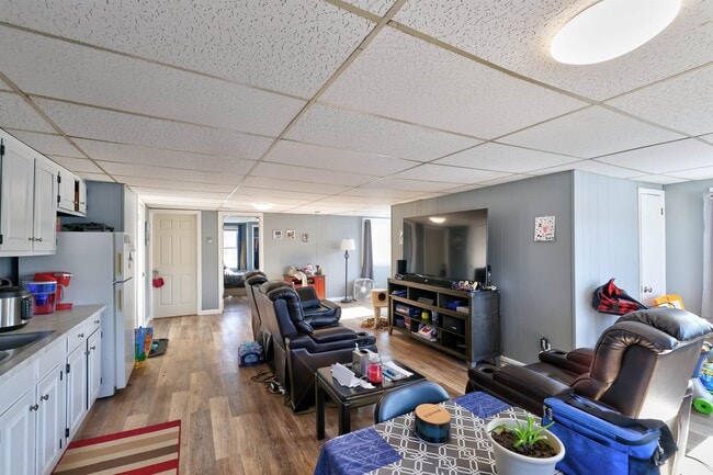 46 School St, Unit 3 in Johnson, VT - Foto de edificio - Building Photo