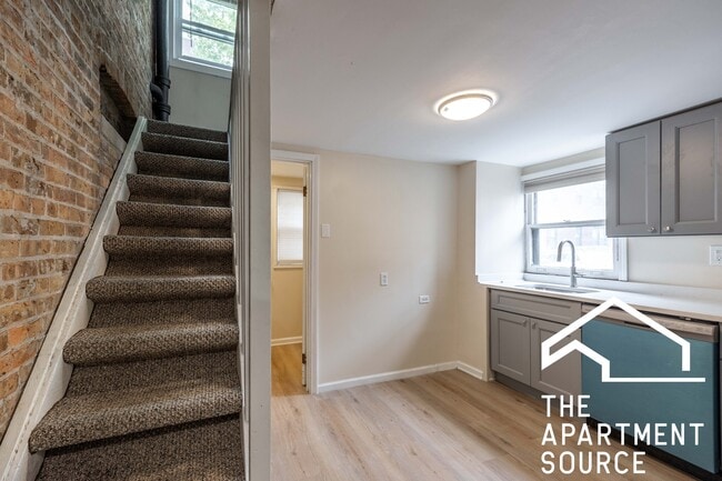 1501 W Fullerton Ave, Unit 1R in Chicago, IL - Foto de edificio - Building Photo