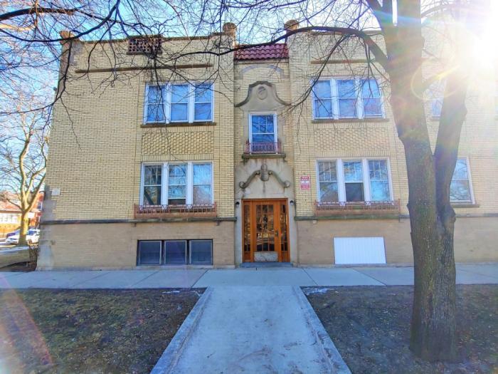 2721 N Kostner Ave in Chicago, IL - Building Photo
