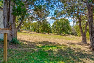 121 Redbird Ln in Smithville, TX - Building Photo - Building Photo