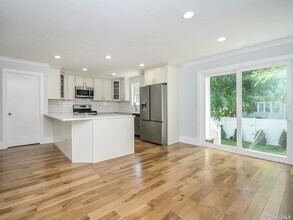 59 Hickory Rd in Port Washington, NY - Building Photo - Building Photo