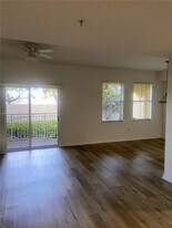 8933 NW 107 Ct in Doral, FL - Building Photo