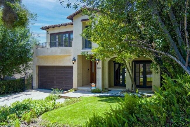 property at 1607 Reeves St