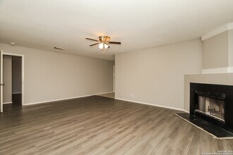 9030 Fabens in San Antonio, TX - Foto de edificio - Building Photo