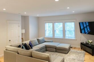 28 Seminole Dr in Yarmouth, MA - Building Photo - Building Photo