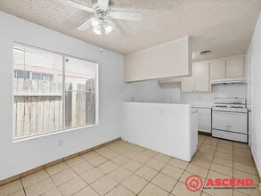 205 Universe Ave-Unit -205 Universe Ave #B in Bakersfield, CA - Building Photo - Building Photo