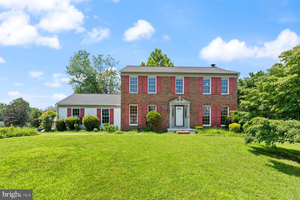 4970 Manor House Ct in Woodbridge, VA - Building Photo