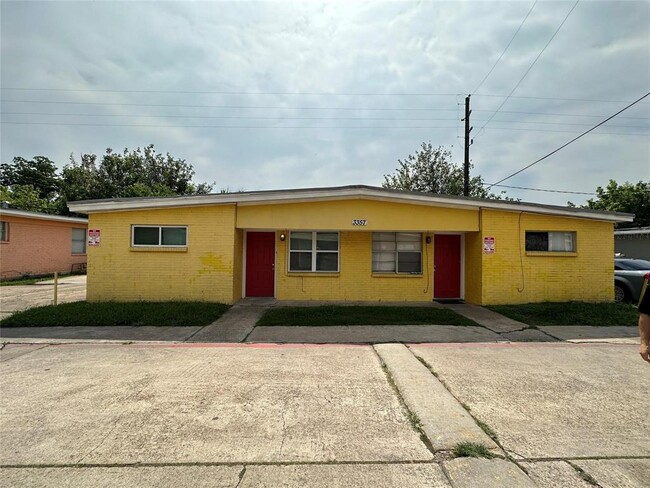 3357 Frick Rd in Houston, TX - Foto de edificio - Building Photo