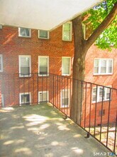 87 Glenbrook Rd in Stamford, CT - Foto de edificio - Building Photo
