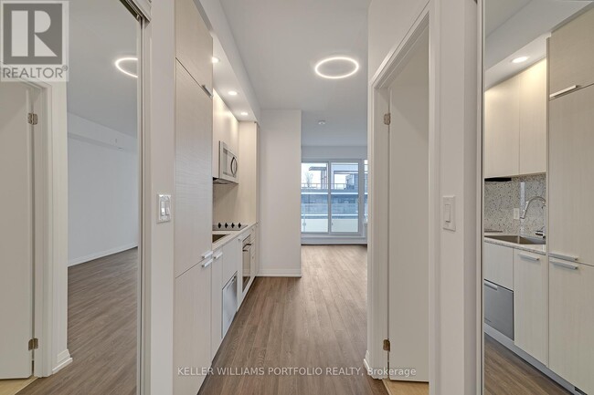 75-675 Canterbury Pl in Toronto, ON - Building Photo - Building Photo