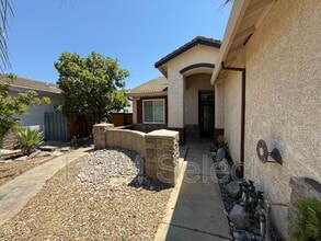 9382 Mainline Dr in Elk Grove, CA - Building Photo - Building Photo