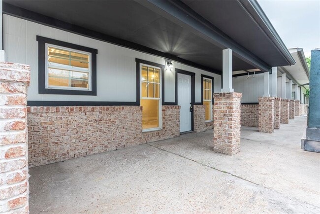 2127 Maximilian St