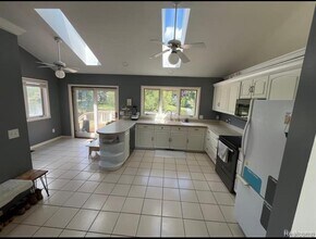 969 Bogie Lake Rd in White Lake, MI - Building Photo - Building Photo