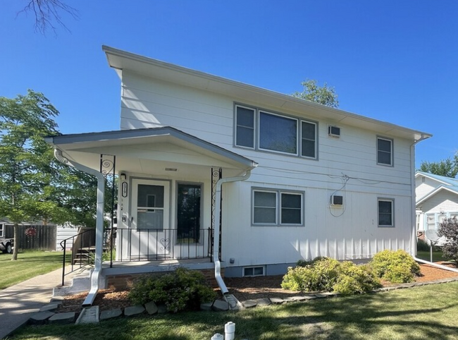 1319 Armory Ave in Chariton, IA - Building Photo - Building Photo