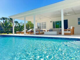 9 W Riverside Dr in Jupiter, FL - Building Photo