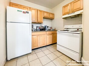240 Kelton St, Unit 16 in Boston, MA - Building Photo - Building Photo