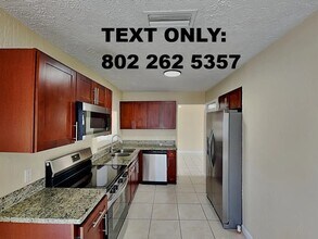 11621 NW 30th Pl in Sunrise, FL - Building Photo - Building Photo