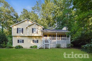 329 Stratford Dr in Douglasville, GA - Building Photo