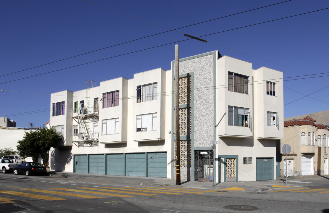 300 Ocean Ave in San Francisco, CA - Building Photo