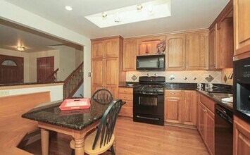 318 Milan Ct in Schaumburg, IL - Building Photo - Building Photo