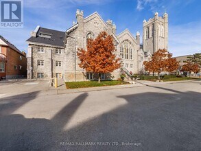 384 Sunnyside Ave in Toronto, ON - Building Photo - Building Photo
