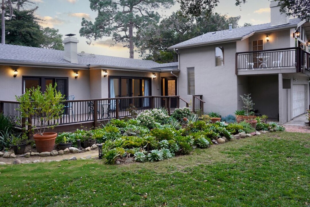 2635 Puesta Del Sol in Santa Barbara, CA - Building Photo