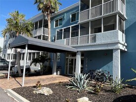 2740 Coconut Bay Ln in Sarasota, FL - Building Photo
