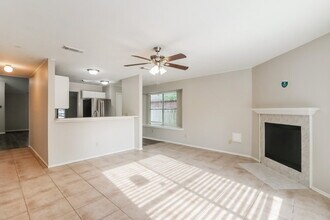 1034 Canterbury Dr in Pearland, TX - Building Photo - Building Photo