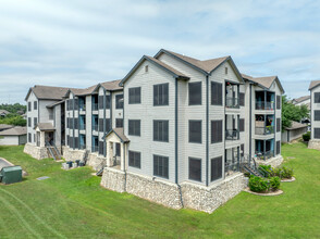 Waters at Bluff Springs in Austin, TX - Foto de edificio - Building Photo