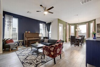 5321 Daimler Dr in Austin, TX - Building Photo - Building Photo