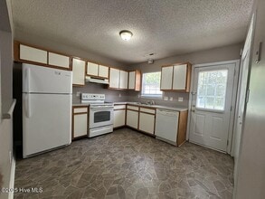 204 Live Oak Ct in Jacksonville, NC - Building Photo - Building Photo