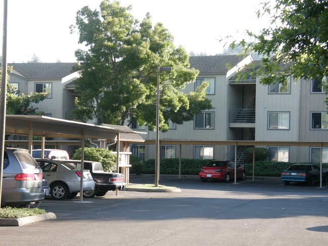 Mint Place Apartments in Longview, WA - Foto de edificio - Building Photo