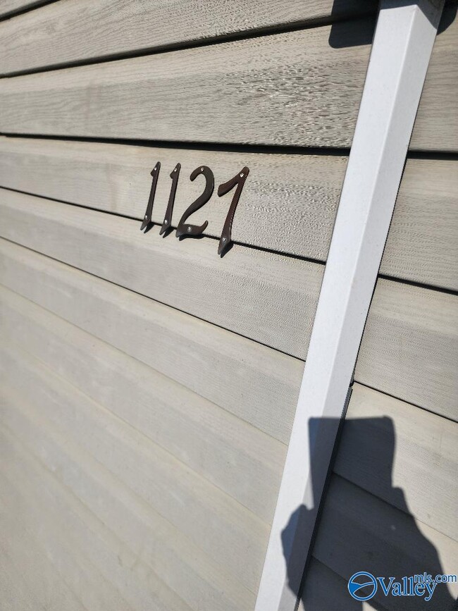 1127 Stones Throw Dr NW