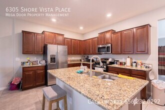 6305 Shore Vista Pl in Apollo Beach, FL - Building Photo - Building Photo