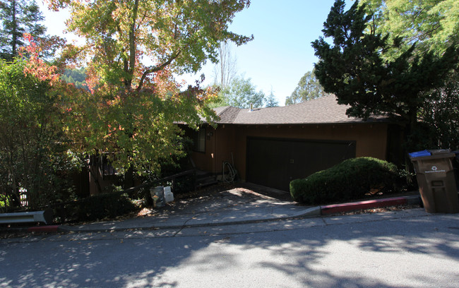 19-23 Ancho Vista Ave in San Anselmo, CA - Building Photo - Building Photo