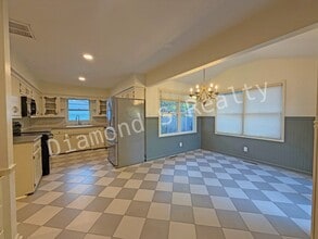1961 E Woodland St in Springfield, MO - Building Photo - Building Photo